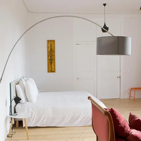 Couette-café Chateau Saint Martin 3*