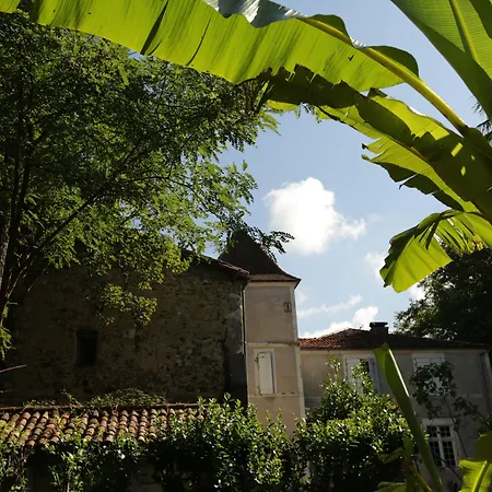 Couette-café Chateau Saint Martin 3*