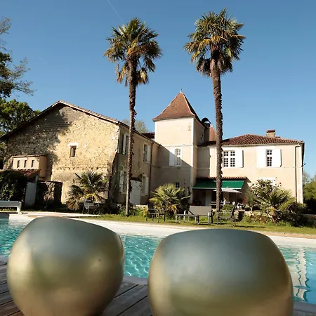 Couette-café Chateau Saint Martin 3*