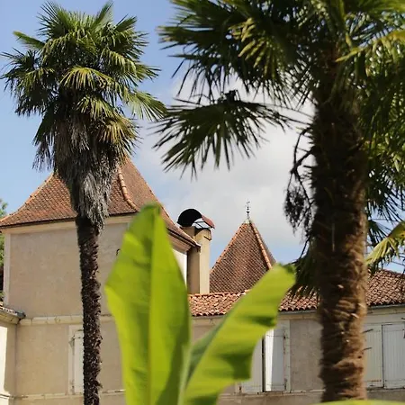 Couette-café Chateau Saint Martin 3*