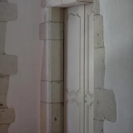 Chateau Saint Martin Couette-café Pouillon