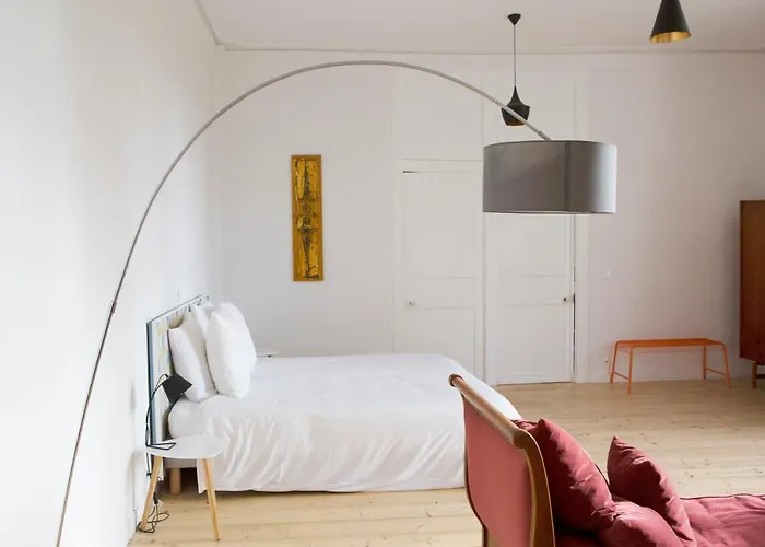 Couette-café Chateau Saint Martin 3*