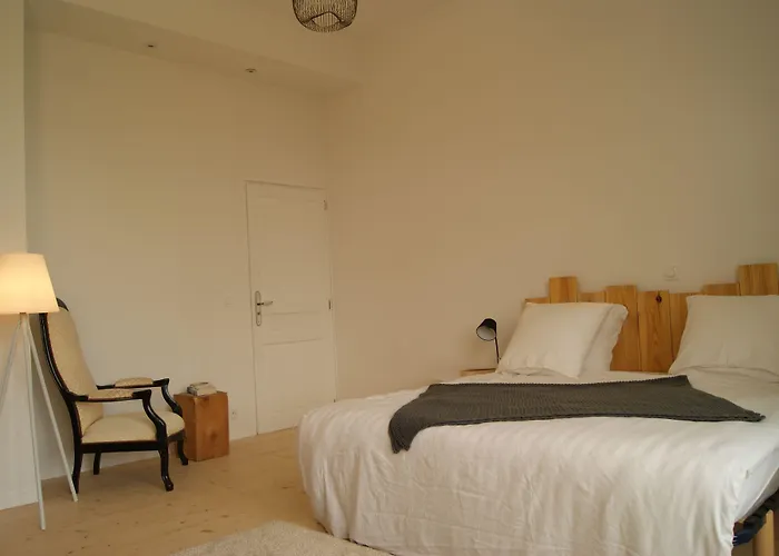 Chateau Saint Martin Couette-café Pouillon