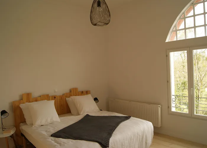 Couette-café Chateau Saint Martin Pouillon