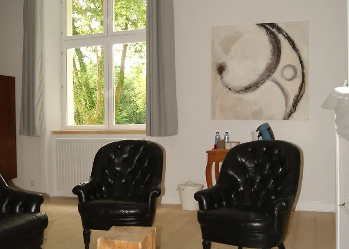 Couette-café Chateau Saint Martin 3*