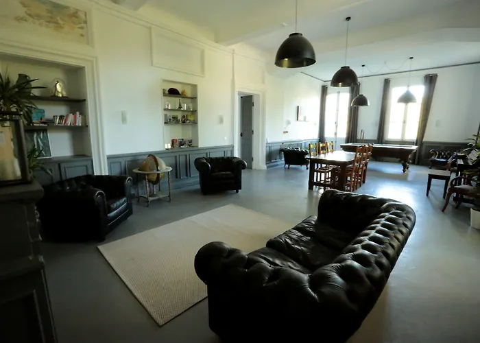 Chateau Saint Martin Couette-café Pouillon